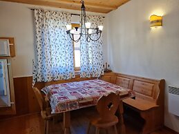 Apartment With Mountain Views & Ski Access