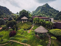 Núi Vàng Tràng An