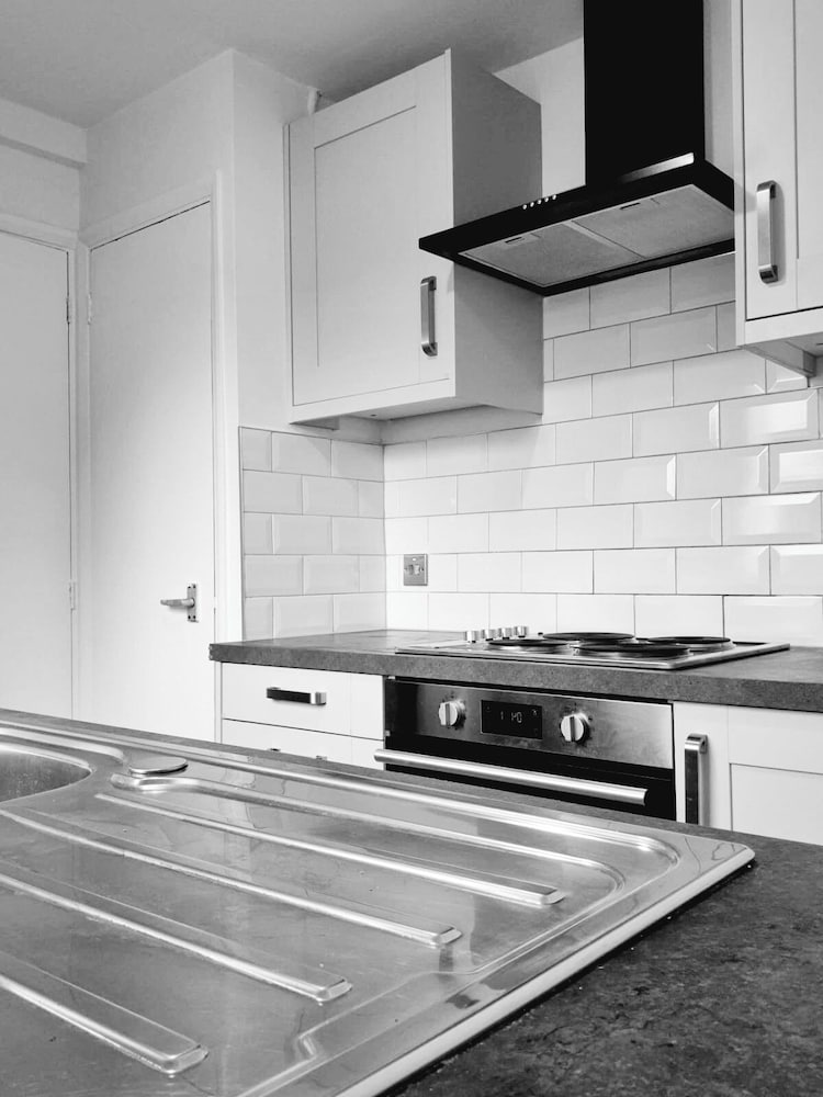1 Bed Flat - Sleeps 2 - Parking - Wifi