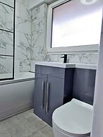 1 Bed Flat - Sleeps 2 - Parking - Wifi