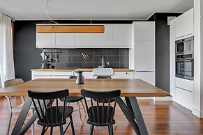 Aura - Riverside & Parking by Downtown Apartments