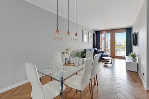 Aura - Riverside & Parking by Downtown Apartments