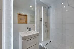 Aura - Riverside & Parking by Downtown Apartments