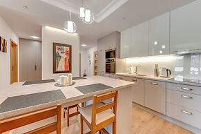 Aura - Riverside & Parking by Downtown Apartments