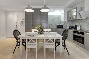 Aura - Riverside & Parking by Downtown Apartments
