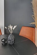 Aura - Riverside & Parking by Downtown Apartments