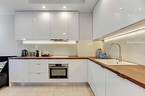 Aura - Riverside & Parking by Downtown Apartments