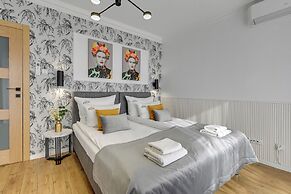 Aura - Riverside & Parking by Downtown Apartments