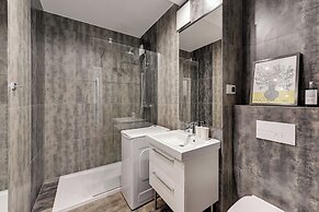 Aura - Riverside & Parking by Downtown Apartments