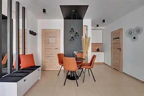 Aura - Riverside & Parking by Downtown Apartments