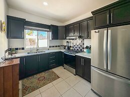 Modern 3BR Family Escape