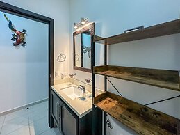 Modern 3BR Family Escape