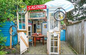 The Artsy Saloon in Vancouver
