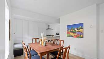 Newly Renovated 2BR Kits Home Prime Location