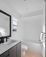 Newly Renovated 2BR Kits Home Prime Location