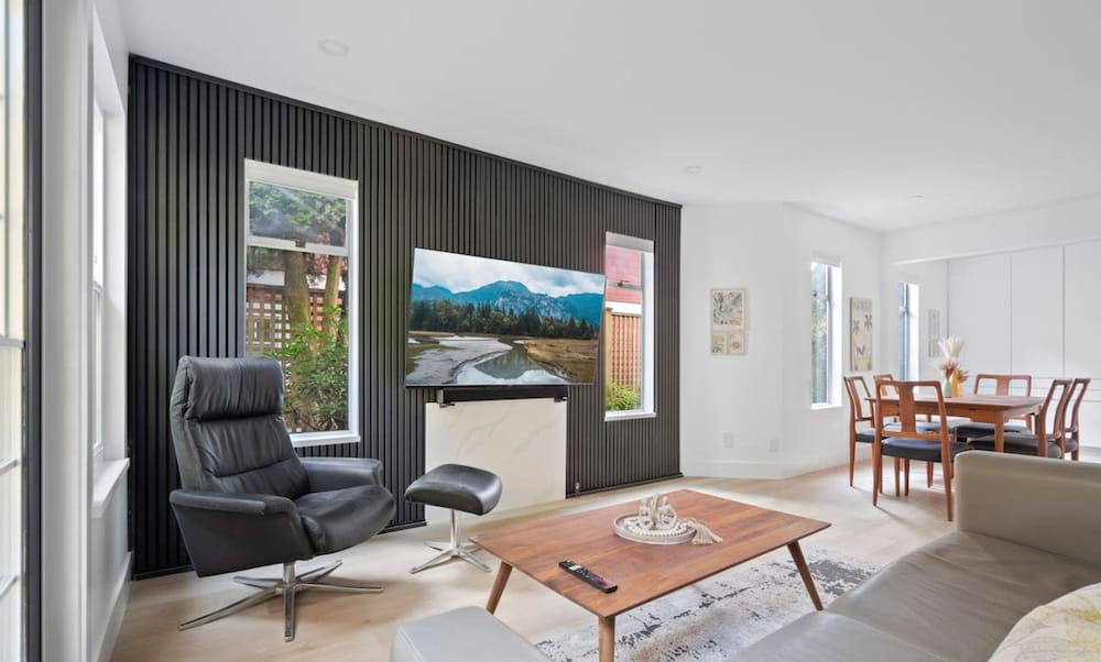 Newly Renovated 2BR Kits Home Prime Location
