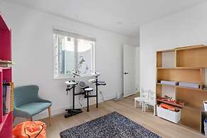 Newly Renovated 2BR Kits Home Prime Location