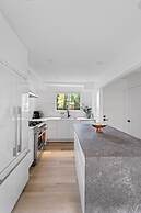 Newly Renovated 2BR Kits Home Prime Location