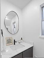 Newly Renovated 2BR Kits Home Prime Location
