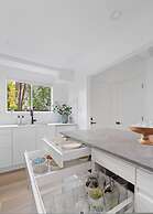 Newly Renovated 2BR Kits Home Prime Location