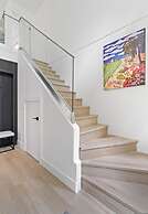 Newly Renovated 2BR Kits Home Prime Location