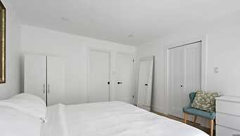 Newly Renovated 2BR Kits Home Prime Location