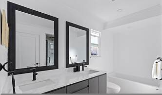 Newly Renovated 2BR Kits Home Prime Location