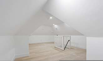 Newly Renovated 2BR Kits Home Prime Location