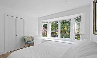 Newly Renovated 2BR Kits Home Prime Location