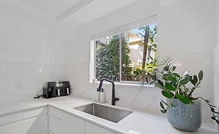 Newly Renovated 2BR Kits Home Prime Location