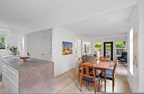 Newly Renovated 2BR Kits Home Prime Location