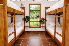 Pacific Waves Hostel & Surf