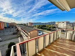 Luminous Flat With a Spacious Terrace
