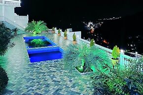 Hotel zurapalace