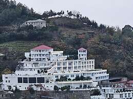 Hotel zurapalace