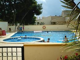 3 Bed Apartment Sleeps 6 With Shared Pool