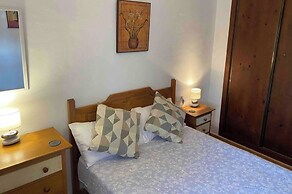 3 Bed Apartment Sleeps 6 With Shared Pool