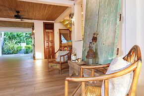 Aaki Hotel