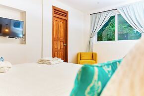 Aaki Hotel