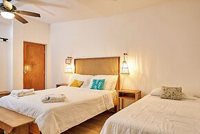 Aaki Hotel