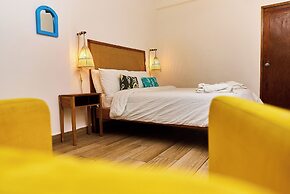 Aaki Hotel