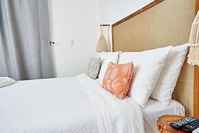 Aaki Hotel