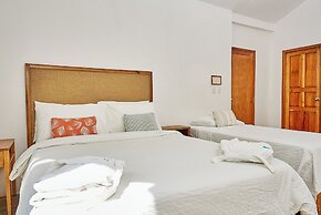 Aaki Hotel