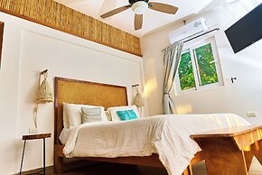 Aaki Hotel