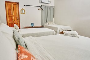 Aaki Hotel