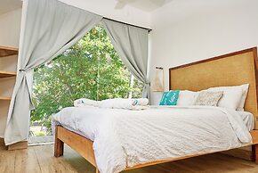 Aaki Hotel
