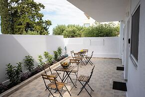 Athinais Suites