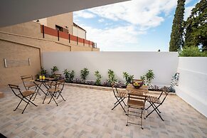 Athinais Suites
