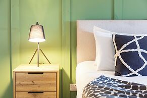 The Annick Suite No.2