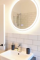 The Annick Suite No.2